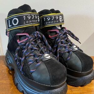 London Black Platform Sneakers with Multicolor Laces